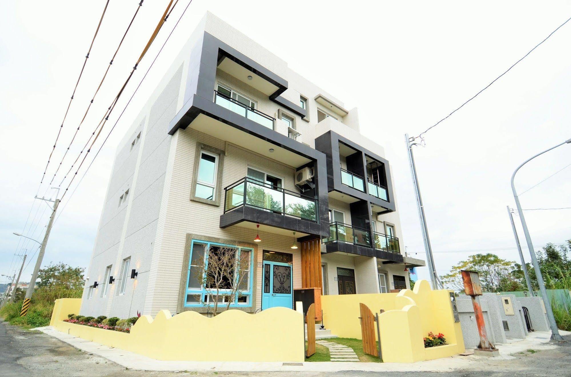 艾希兒民宿 I'M Here Hostel L小家庭包棟首選l台東火車站l背包單人 Taitung Ngoại thất bức ảnh